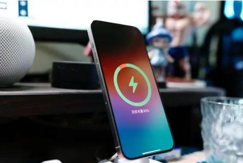 临洮苹果15换屏服务分享用什么充电器给iPhone15充电更好 